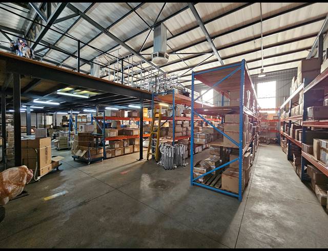 1,280M² WAREHOUSE FOR SALE IN NORTH RIDING